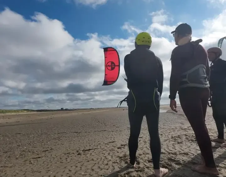 Privé kitesurfles Brouwersdam — klein en persoonlijk, max 2 personen